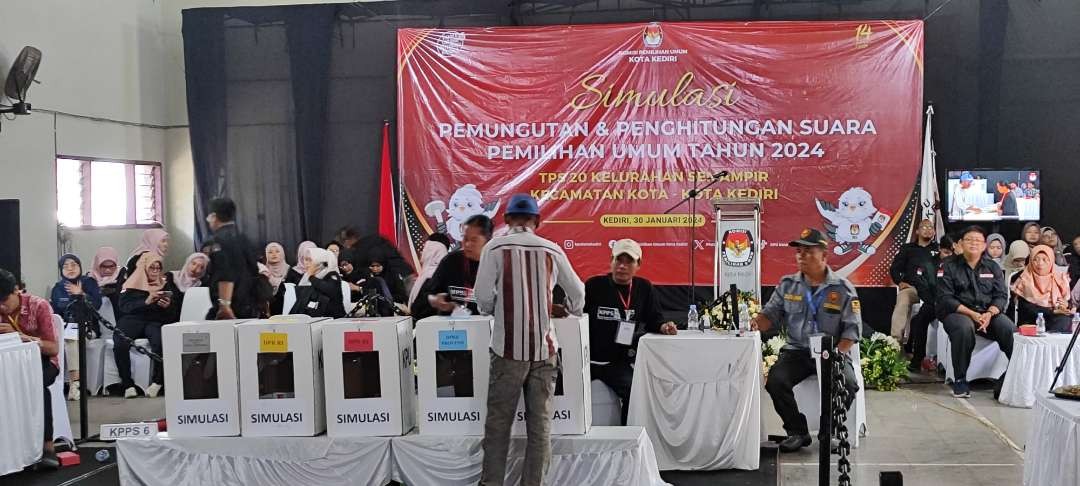 Mendekati coblosan KPU Kota Kediri gelar simulasi pemungutan dan penghitungan surat suara (Foto: Fendi Lesmana/ngopibareng.id)
