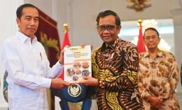 Presiden Jokowi menerima surat pengunduran diri Menko Polhukam Mahfud MD, tapi tetap bersahabat. (Foto: Setpres)