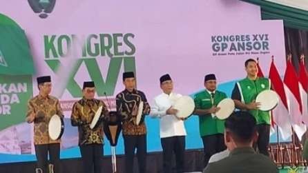 Ketua Umum PBNU KH Yahya Cholil Staquf (baju putih) saat membuka Kongres XVI GP Ansor, Jumat (2/2/2024) di Tanjung Priok, Jakarta. (Foto: ltn-pbnu)