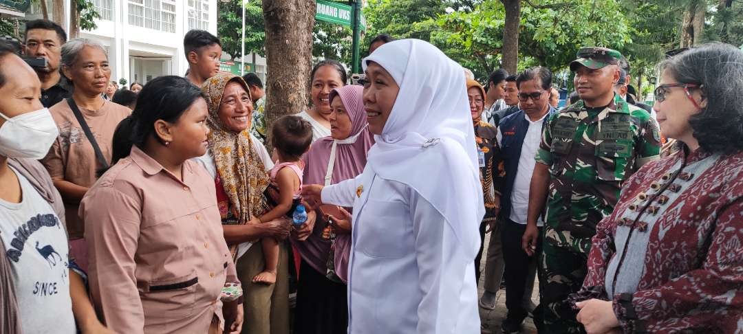Panen raya molor, Gubernur Jatim Khofifah Indar Parawansa yakin stok beras masih mencukupi. (Foto: Fendi Lesmana/Ngopibareng.id)