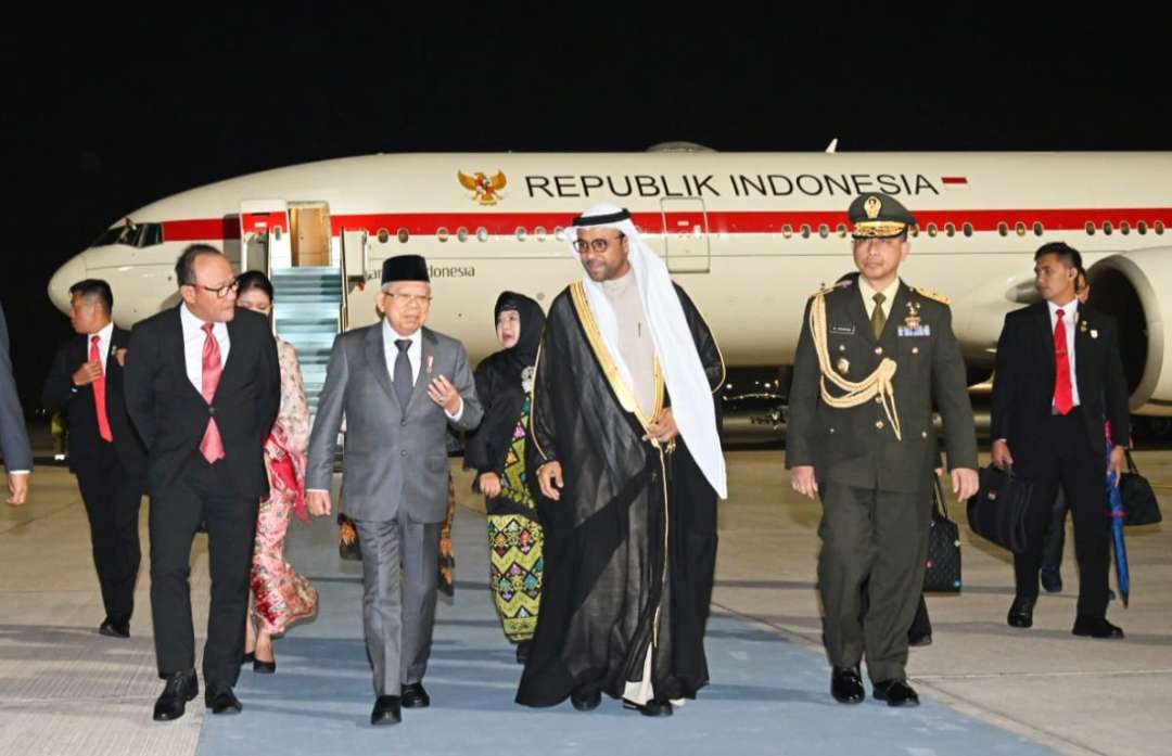 Wakil Presiden (Wapres) Ma’ruf Amin tiba di Bandar Udara Internasional Abu Dhabi pada Minggu 4 Februari 2024 waktu setempat. ( Foto: Setwapres)