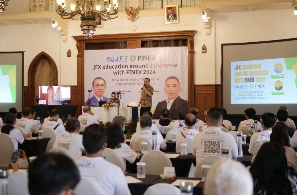 Finex edukasi trading dan forex untuk warga Surabaya agar bisa merencanakan investasi. (Foto: Pita Sari/Ngopibareng.id)