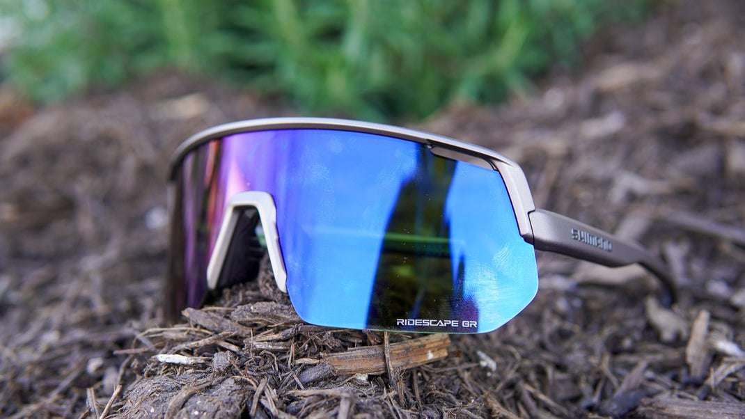 Kacamata gowes keluaran Shimano, Technium L dengan lensa Ridescape GR yang khusus digunakan untuk medan gravel. (Foto: Istimewa)