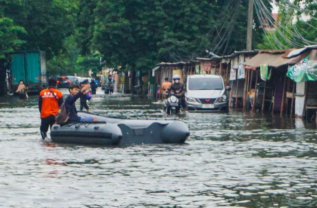 Banjir di Waru, Sidoarjo (Foto : Aini/Ngopibareng.id)