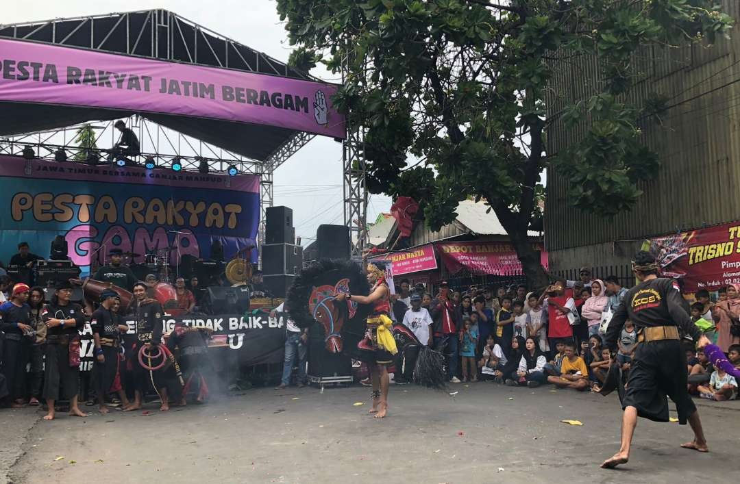 Pemuda Jatim gelar kampanye budaya di akhir masa kampanye Pemilu 2024. (Foto: Pita Sari/Ngopibareng.id)