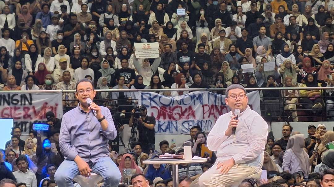 Calon presiden (capres) Anies Baswedan saat mengisi acara "Desak Anies Surabaya" di DBL Arena Surabaya, Jumat 9 Februari 2024. (Foto: Julianus Palermo/Ngopibareng.id)