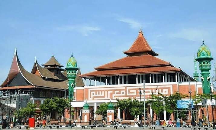 Masjid Jami' Lasem, Kabupaten Rembang, arsitektur China yang khas. (Foto:dok/ngopibareng.id)