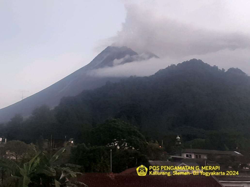 Gunung Merapi  terlihat dari Pos Pengamatan di Kaliurang, Sleman, DI Yogyakarta, pada Sabtu 10 Februari 2024. (Foto: dok. magma.esdm)10-2-2024
