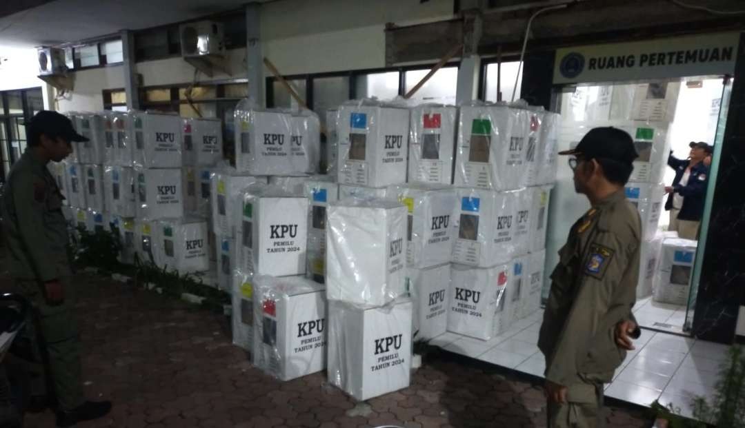Distribusi logistik KPU yang sudah mencapai 100 persen di Surabaya. (Foto: Humas Pemkot Surabaya)