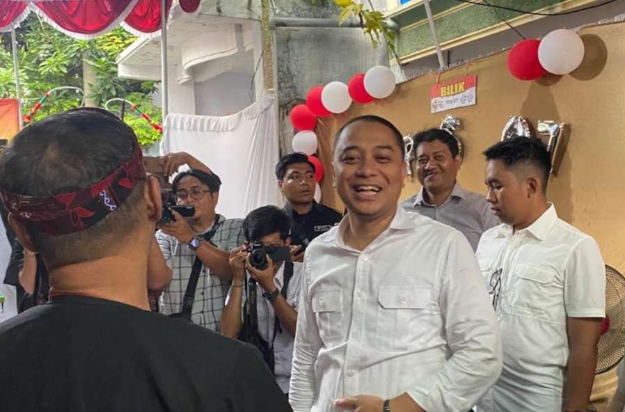 Walikota Surabaya, Eri Cahyadi saat ditemui di TPS khusus Liponsos Keputih. (Foto: Pita Sari/Ngopibareng.id)