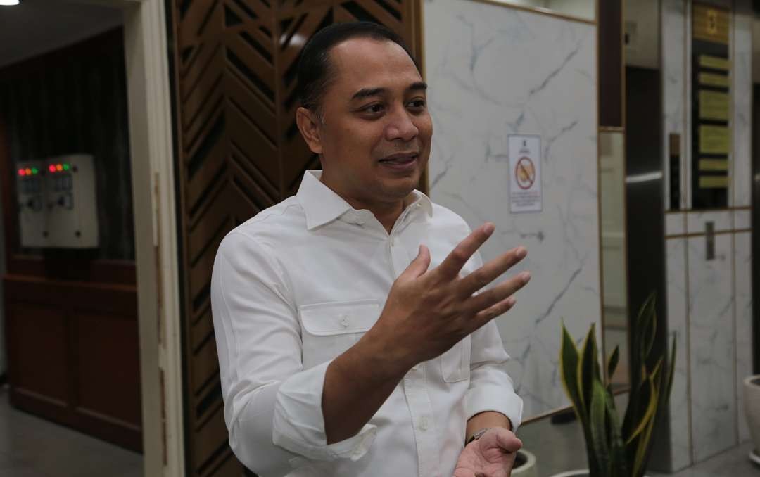 Walikota Surabaya, Eri Cahyadi saat menjelaskan antisipasi DBD lewat SE yang diterbitkan. (Foto: Pita Sari/Ngopibareng.id)