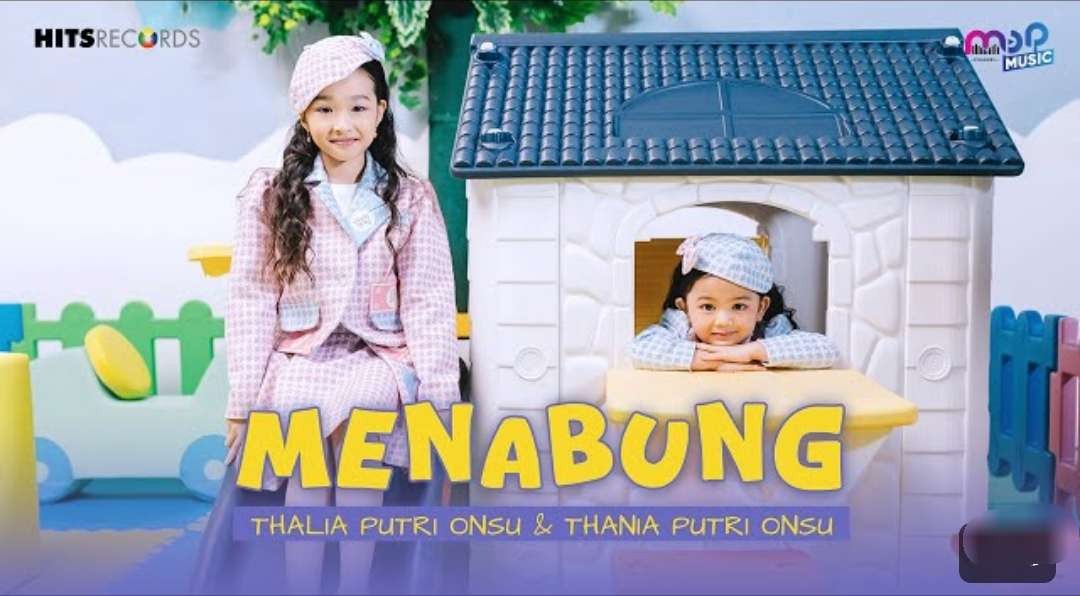 Thalia (kiri) dan adiknya, Thania Putri Onsu merilis lagu anak-anak berjudul Menabung. (Foto: YouTube The Onsu Family)