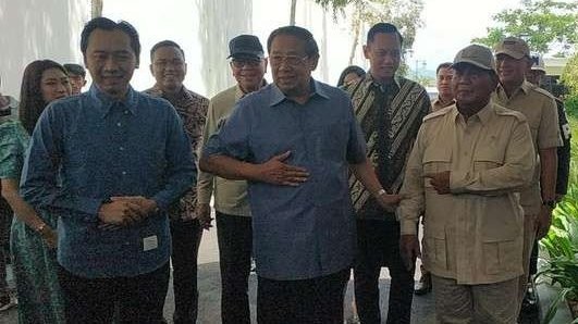 Calon presiden (capres) nomor urut 02 Prabowo Subianto bertemu Presiden Republik Indonesia (RI) ke 6, Susilo Bambang Yudhoyono (SBY) di Pacitan. (Foto: Twitter)