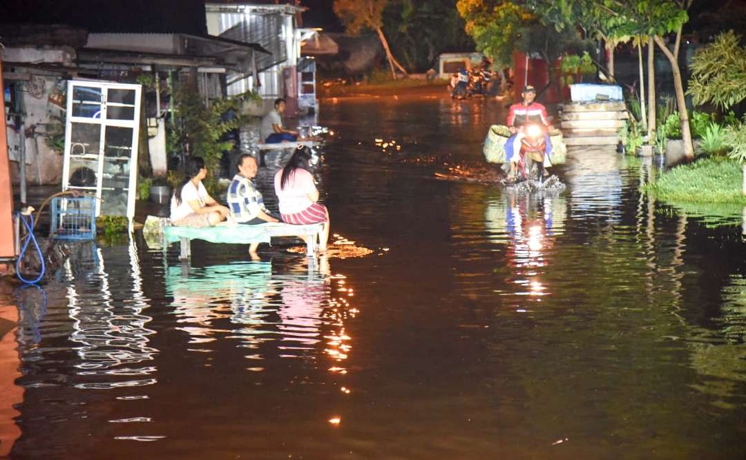 Kondisi salah satu desa di Kecamatan Tanggulangin saat terendam banjir (foto : Aini/Ngopibareng.id)