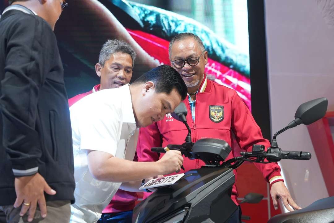 PT Gesits Motor Nusantara berkolaborasi dengan Timnas Indonesia. (Foto: PSSI)