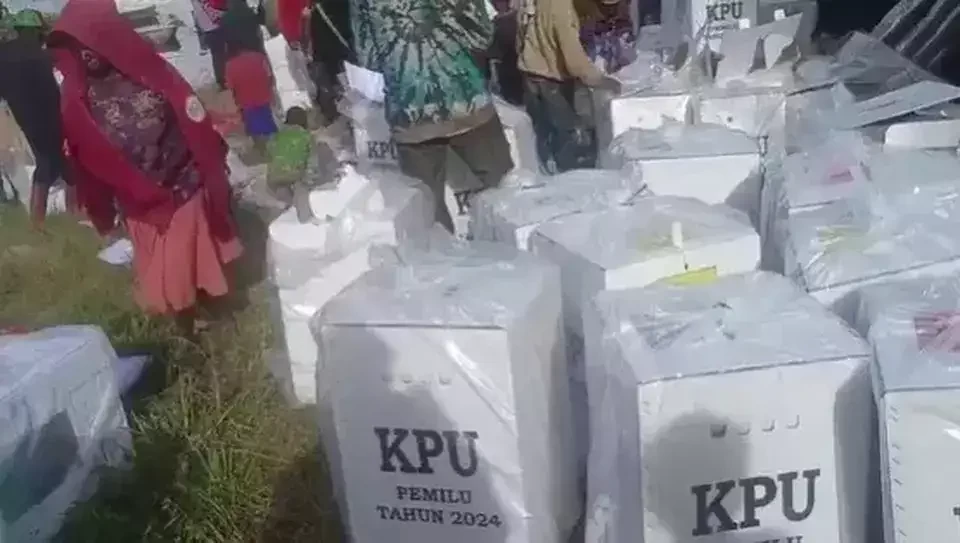 Kelompok Kriminal Bersenjata (KKB) Papua berupaya ingin menggagalkan Pemilu 2024 dengan merampas 119 kotak suara di Kabupaten Intan Jaya, Papua. (Foto: Ant)