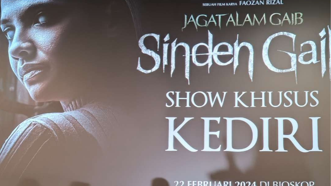 Pemutaran perdana film Sinden Gaib di Kediri mendapat sambutan antusias dari ratusan pecinta film.  (Foto: Fendi Lesmana/ngopibareng.id)