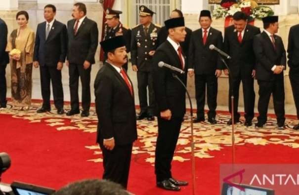 Menteri Agraria dan Tata Ruang (ATR)  Agus Harimurti Yudhoyono (AHY) dilantik bersama Hadi Tjahjanto sebagai Menko Polhukam. (Foto: Setpres)