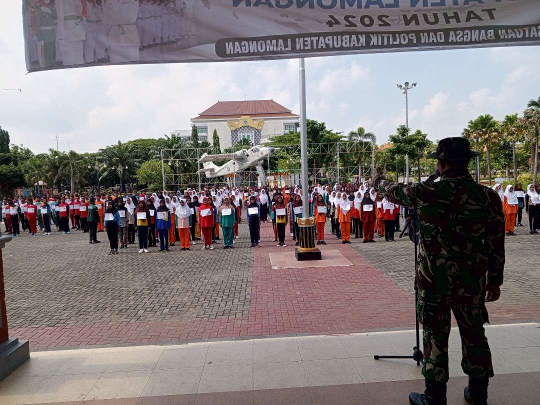 Seleksi calon anggota Paskibra HUT RI ke 79 di Alun Alun Lamongan. (Foto: Imron Rosidi/Ngopibareng.id)