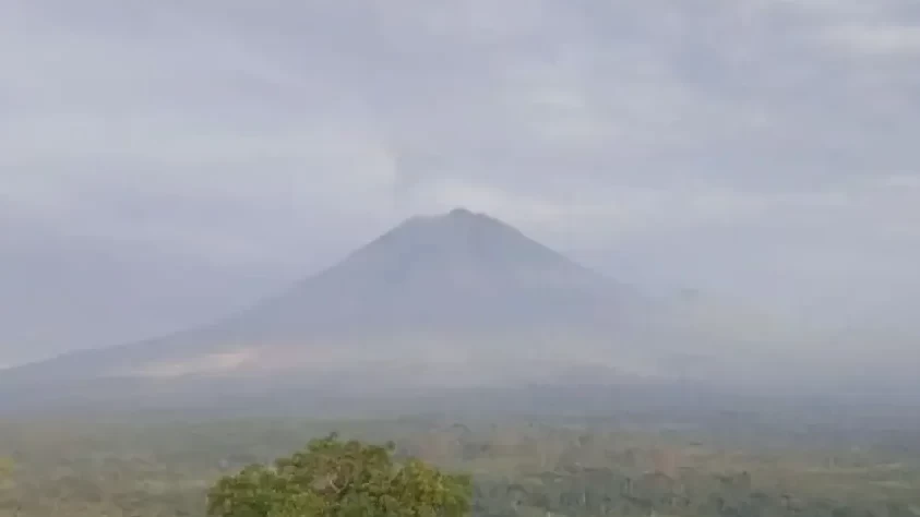 Getaran gempa banjir lahar dingin Gunung Semeru terekam hampir dua jam akibat hujan deras mengguyur kawasan puncak gunung tertinggi di Pulau Jawa. (Foto: PVMBG)