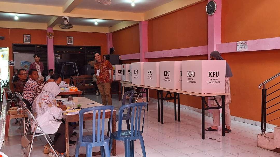 Suasana pemungutan suara ulang (PSU) di TPS 02 Ketintang, Kecamatan Gayungan, Surabaya, 24 Februari 2024. (Foto: Julianus Palermo/Ngopibareng.id)