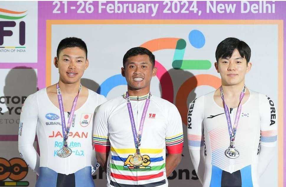 Pembalap sepeda Indonesia, Terry Yudha mengungguli atlet Jepang dan Korea Selatan di Asia Track Championship 2024 di New Delhi, India, Sabtu 24 Februari. (Foto: Instagram)