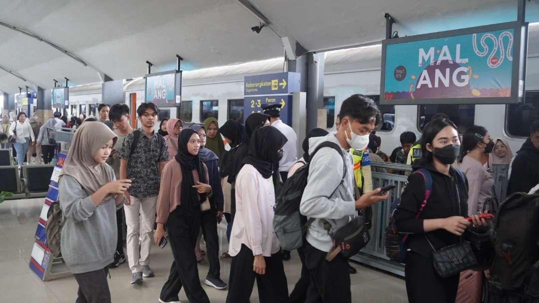 Tiket kereta api jarak jauh untuk arus balik pasca lebaran, dengan keberangkatan dari Stasiun Malang dan sekitarnya sudah dapat dipesan mulai Selasa, 27 Februari 2024, hari ini. (Foto: Dok. PT.KAI)