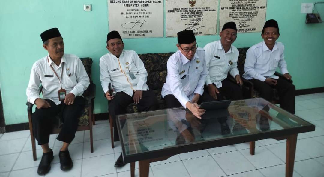 Kemenag Provinsi Jatim saat berkunjung ke kantor Kemenag Kabupaten Kediri (Foto: Fendi Lesmana/ngopibareng.id)