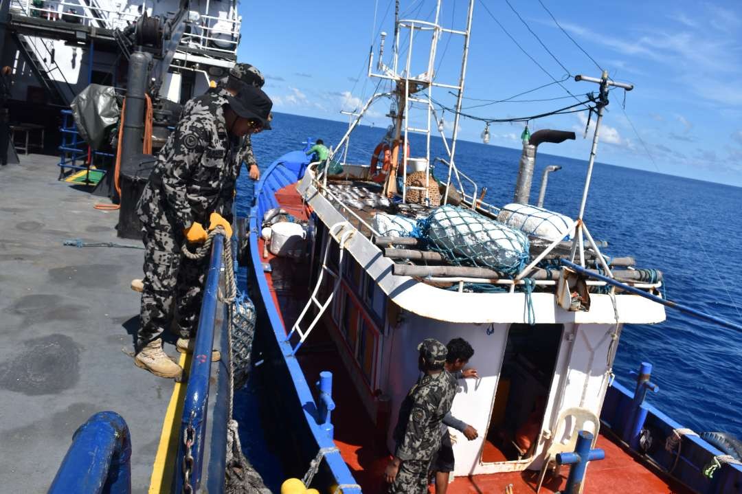 Kapal Pengawas (KP) Orca 04 milik Kementerian Kelautan dan Perikanan (KKP) berhasil menangkap 1 kapal ikan asing (KIA) ilegal berbendera Filipina. (Foto:do. KKP)