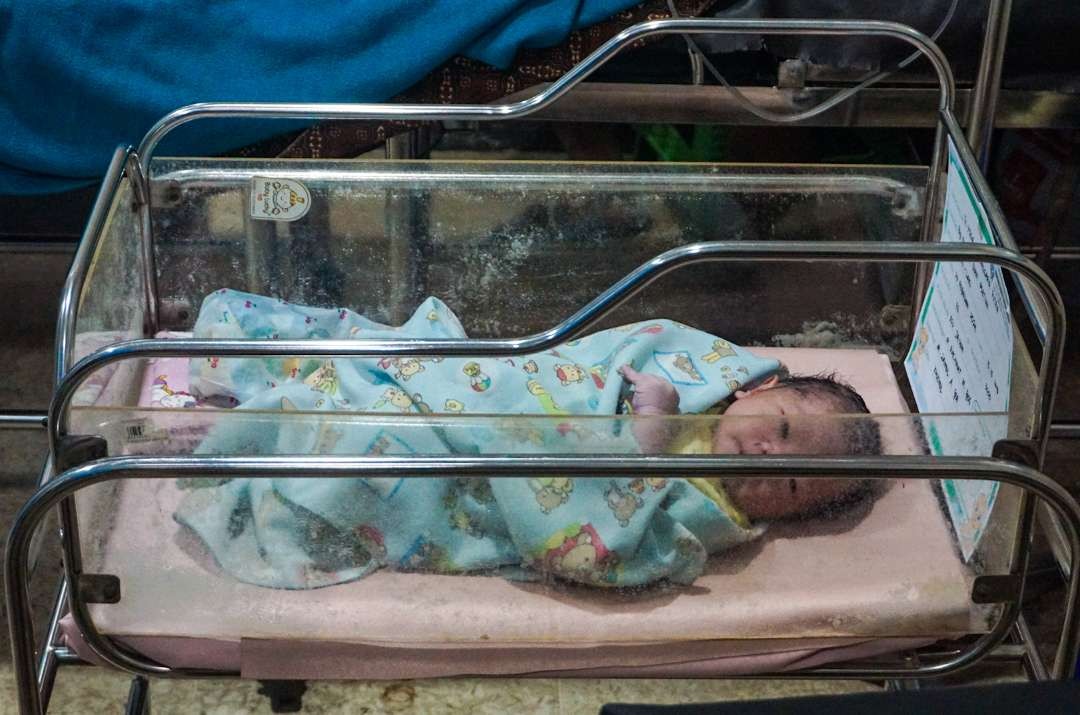 Salah satu bayi yang lahir di tanggal kabisat (foto : Aini/Ngopibareng.id)
