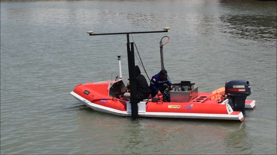 Kapal otonom ITS yang dibisa digunakan untuk mengukur perairan sungai, danau atau laut. (Foto: Dok. ITS)