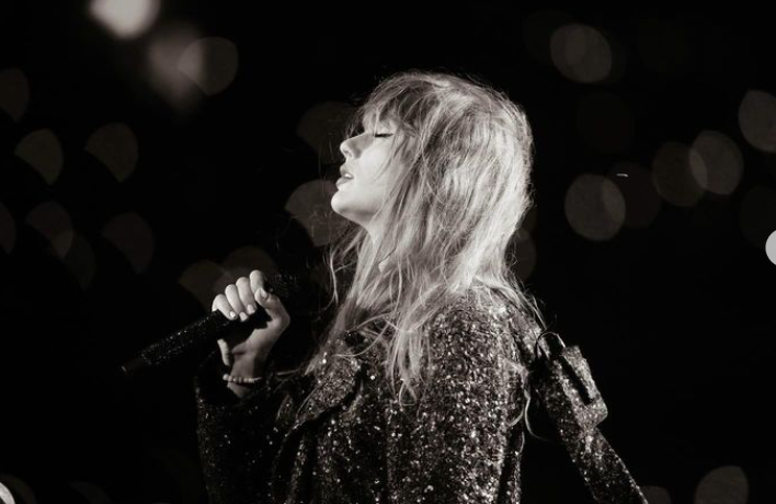 Taylor Swift mampir ke Singapura dalam rangkaian tur dunianya. Penyanyi berusia 34 tahun ini akan menggelar konser selama enam hari. (Foto: Instagram @taylorswift)