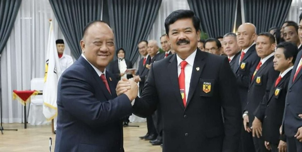 Ketua KONI Pusat mengukuhkan dan melantik Marsekal TNI  Purn Hadi Tjahjanto S.I.P beserta jajaran pada Sabtu, 2 Maret 2024. (Foto: KONI Pusat)