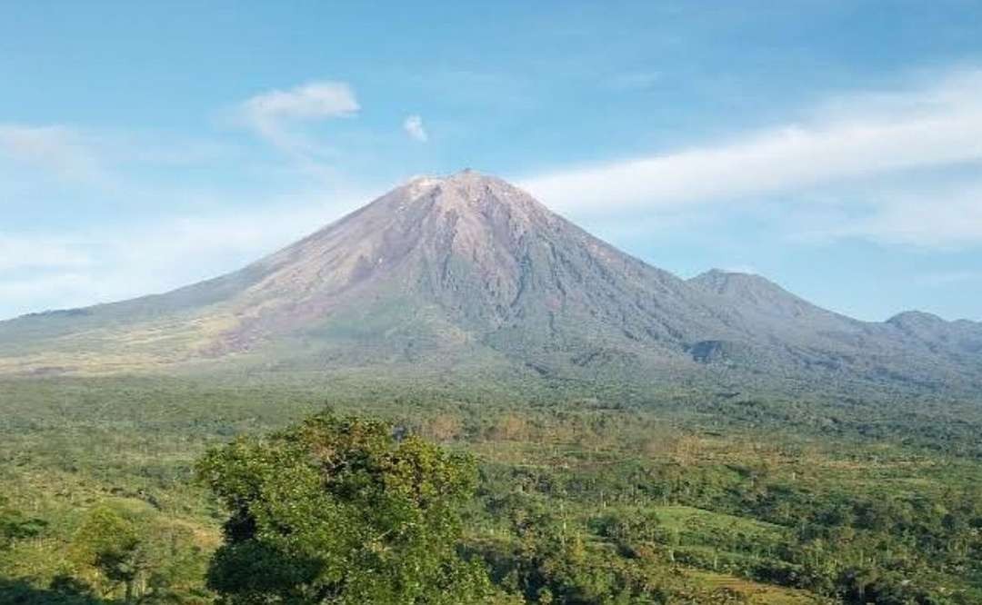 Gunung Semeru kembali erupsi pada Minggu dini hari, 3 Maret 2024. Tercatat dua kali erupsi yakni pada pukul 00.13 WIB, dan pukul 05.16 WIB. (Foto: PVMBG)