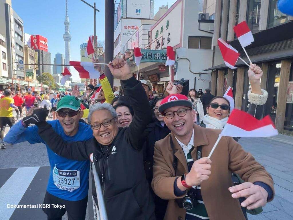 Dubes RI untuk Jepang Heri Akhmadi pada Minggu, 3 Maret 2024 di Tokyo menyaksikan langsung ajang lari dunia Tokyo Marathon 2024. (Foto: Dok Tokyo)