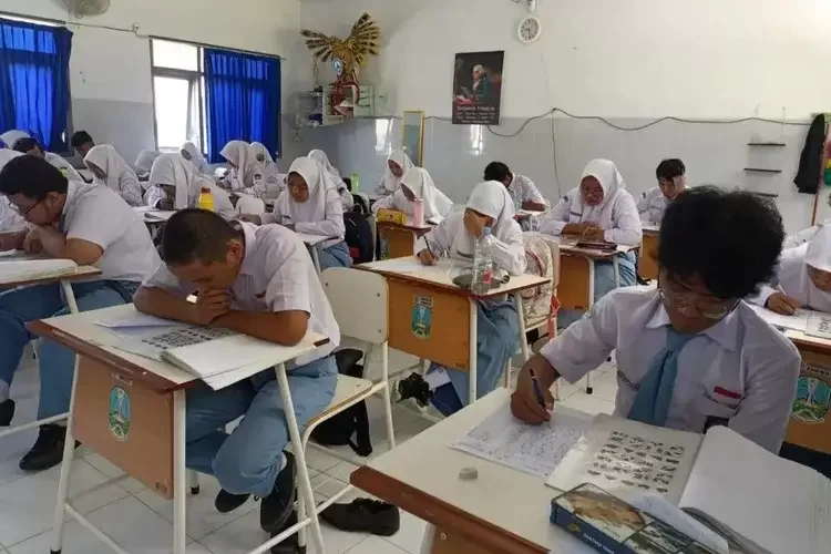 Dinas Pendidikan Jawa Timur (Jatim) menyiapkan 754 operator untuk membantu proses Penerimaan Peserta Didik Baru (PPDB) Jatim. (Foto: Istimewa)
