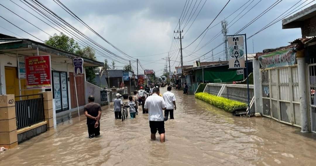 Banjir di Kelurahan Meri Kota Mojokerto, Jawa Timur. (Foto: Deni Lukmantara/Ngopibareng.id)