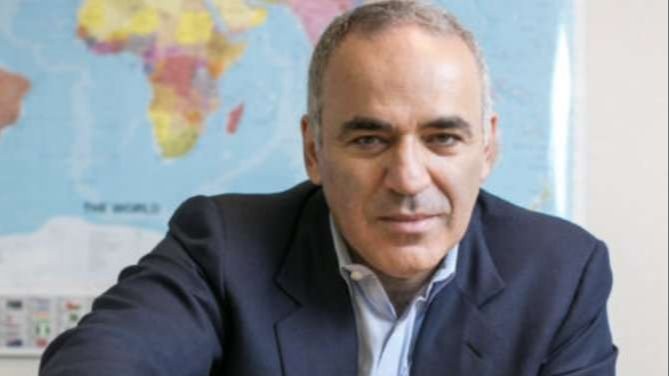 Grandmaster catur Garry Kasparov masuk ke dalam daftar teroris pemerintah Rusia per Rabu 6 Maret 2024. (Foto: X)