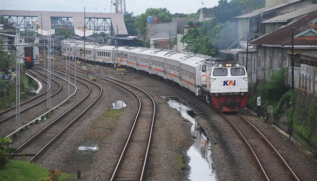 KAI Daop 8 Surabaya mengoperasikan empat kereta api tambahan untuk keberangkatan di Stasiun Malang pada masa angkutan Lebaran 2024. (Foto: Moh Badar Risqullah/Ngopibareng.id)
