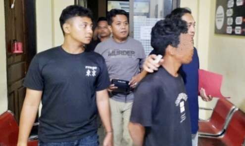Seorang pelaku pembacokan ditangkap anggota Satreskrim Polres Situbondo. Sedangkan dua pelaku lainnya dalam pengejaran. (Foto: Humas Polres Situbondo)