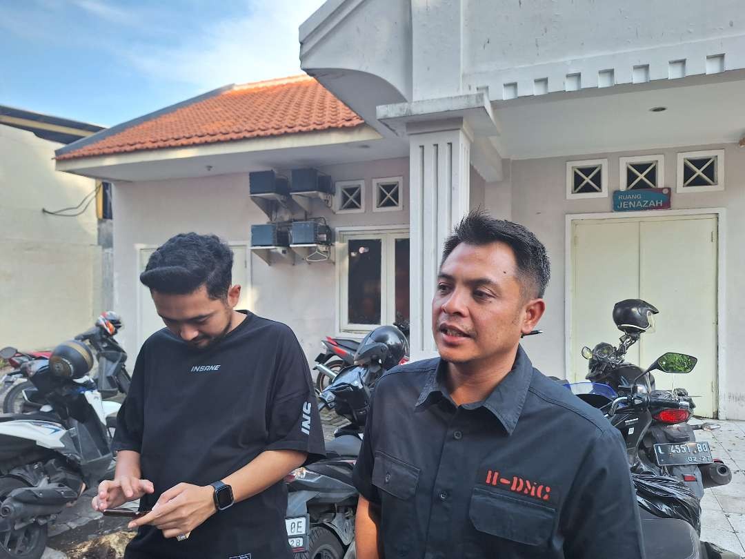 Kasat Reskrim Polrestabes Surabaya AKBP Hendro Sukmono (kanan). (Foto: Julianus Palermo/Ngopibareng.id)