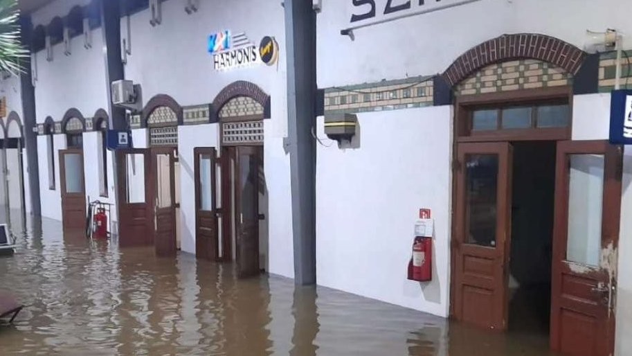 Stasiun Semarang banjir, KAI Daop 4 terapkan perjalanan kereta api memutar, Kamis 14 Maret 2024. (Foto: X)
