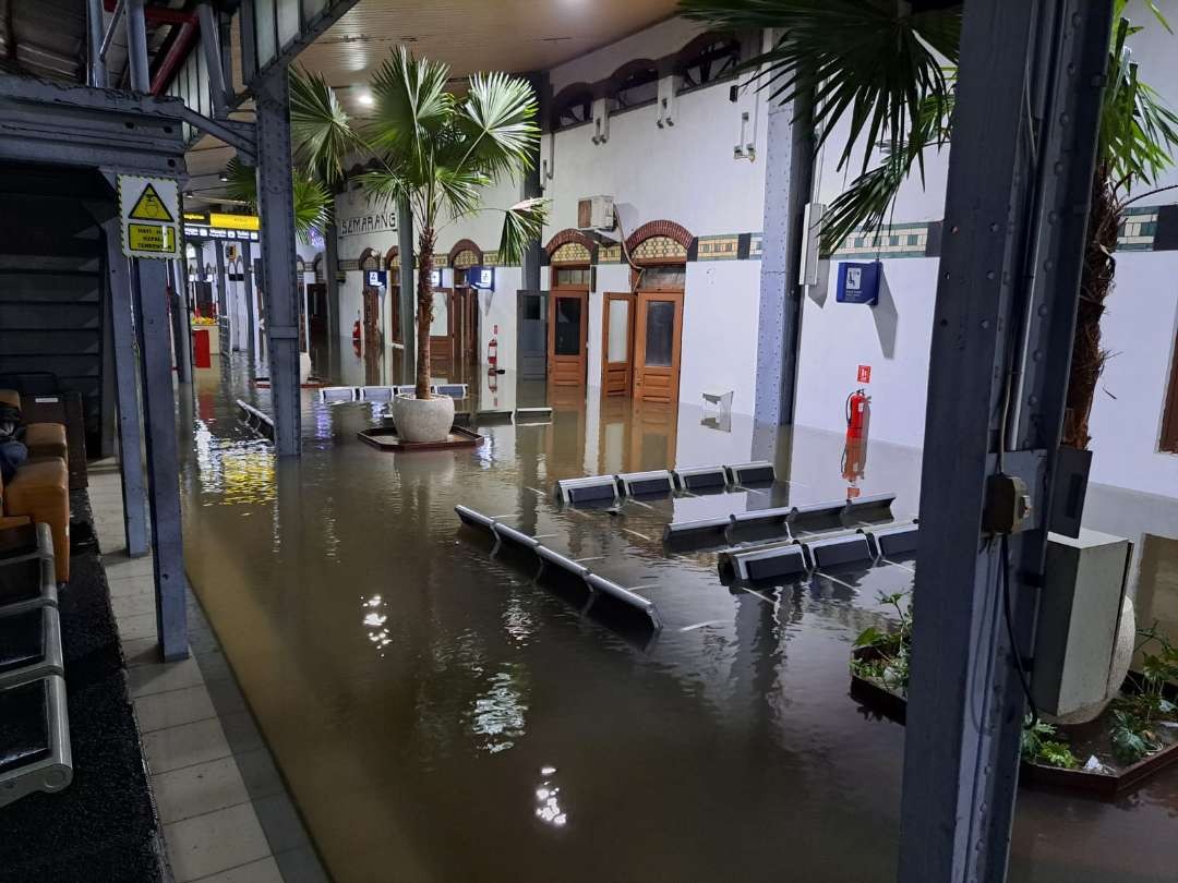 Genangan air di Stasiun wilayah Daop 4 Semarang. (Foto: Istimewa)