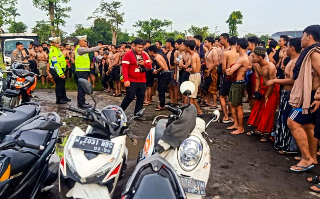 Ratusan remaja terjaring balap liar di Porong Sidoarjo (foto : Aini/Ngopibareng.id)