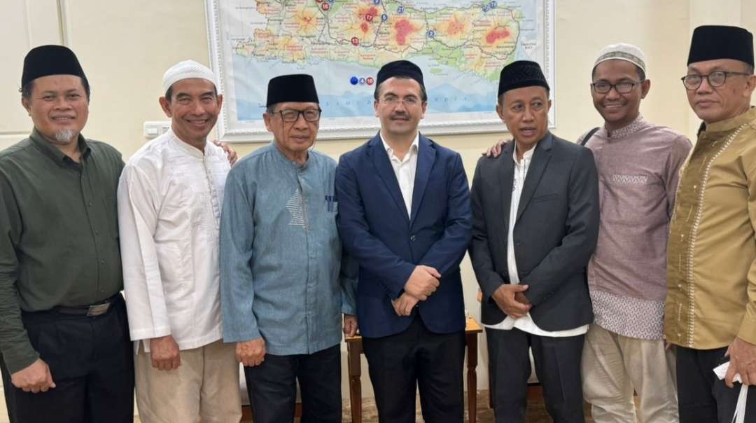 Yusron Aminulloh dalam dialog dan buka Bersama Ikatan Saudagar Muslim Indonesia (ISMI) Jatim - ICMI dan Yayasan Tahfidz Sulaimaniyah di Surabaya (19 Maret 2023). (Foto: yus for ngopibareng.id)
