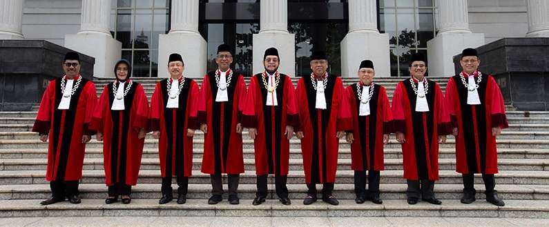Para hakim di Mahkamah Konbstitusi (MK) yang nantinya akan menjalani proses gugatan hasil pemilu dan pilpres 2024. (Foto: mkri)