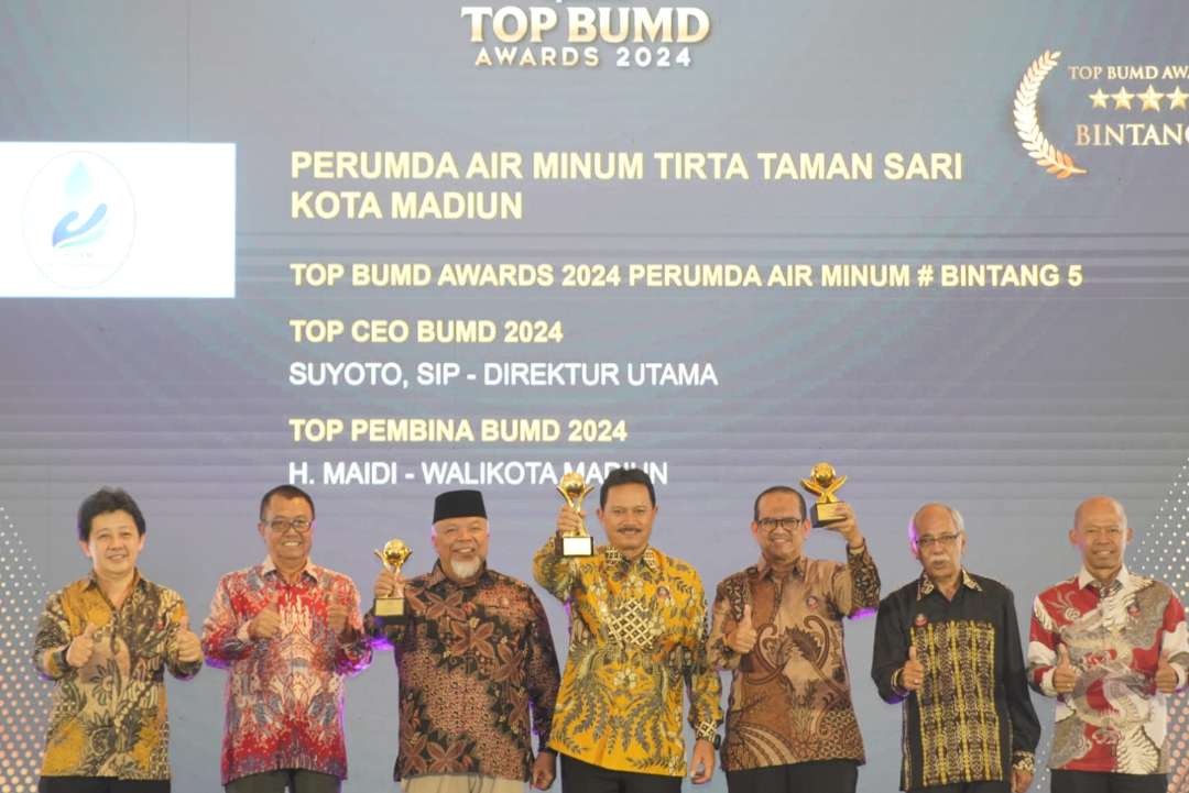 Pemerintah Kota Madiun meraih tiga penghargaan sekaligus dalam Top BUMD Award 2024 yang berlangsung di Dian Ballroom - Hotel Raffles, Jakarta, Rabu 20 Maret 2024. (Foto: dok. Kominfo)