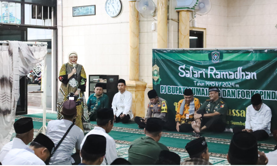 Pj. Bupati Lumajang Indah Wahyuni, dalam Safari Ramadan di Lumajang, Kamis 21 Maret 2024. (Foto: Kominfo Lumajang)
