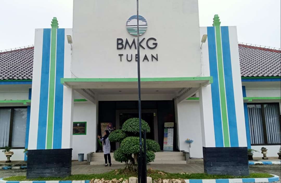 Kantor BMKG Tuban di Kecamatan Jenu nampak dari depan (Foto: Khoirul Huda/Ngopibareng.id)