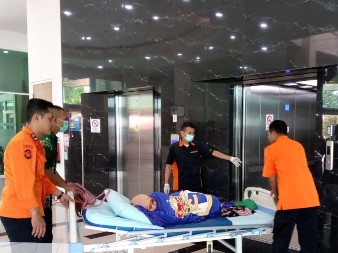 Pasien RS Muhammadiyah Babat kembali ke kamar rawat inap asal setelah gempa aman. (Foto: Istimewa)